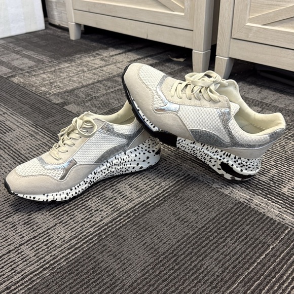 Steve Madden Sneakers - Picture 3 of 4